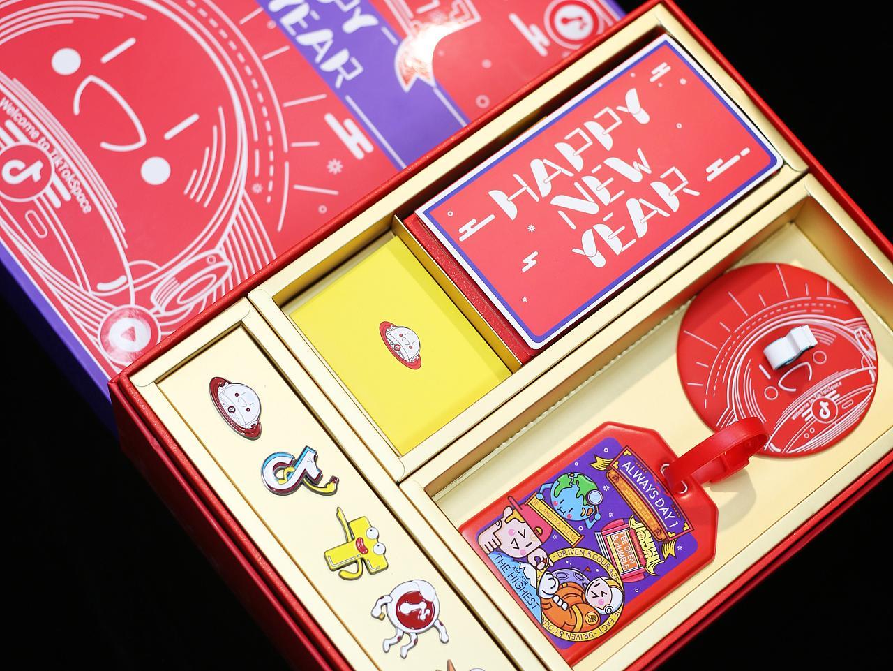 禮品盒定制時材質(zhì)的選擇技巧 禮品盒定制時材質(zhì)的選擇技巧